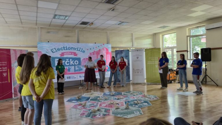 Brčko: Mladi kroz igru učili o demokraciji i donošenju odluka