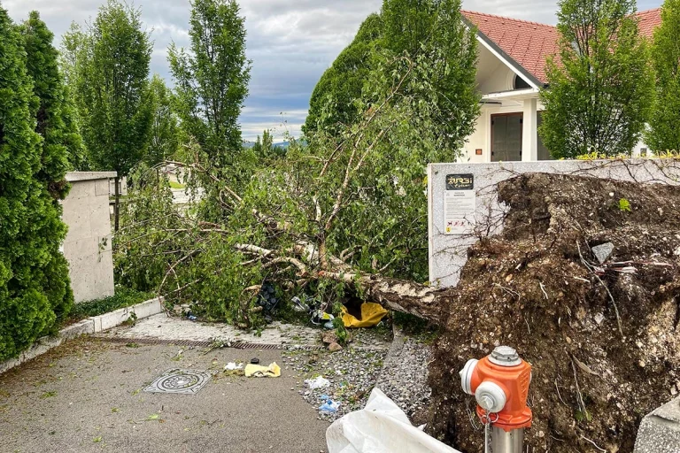 Oluja opustošila Sloveniju, oštećeno više od 150 objekata (FOTO)