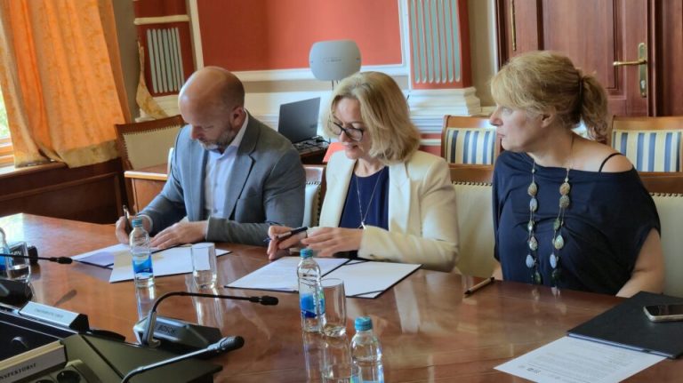 Brčko: Potpisan memorandum za uvođenje obrazovanja za mir u škole Distrikta