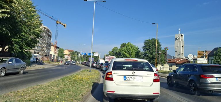 Protest auto-škola paralizovao saobraćaj u Tuzli