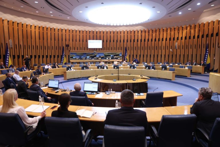 Usvojen zakon: Povećane plate u institucijama BiH