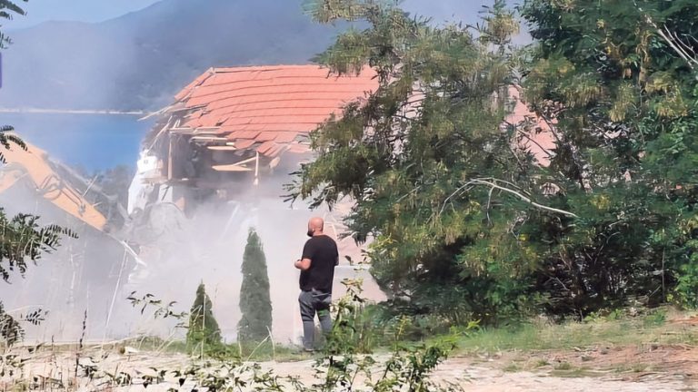 Kurti srušio motel porodice Jakšić na Gazivodama