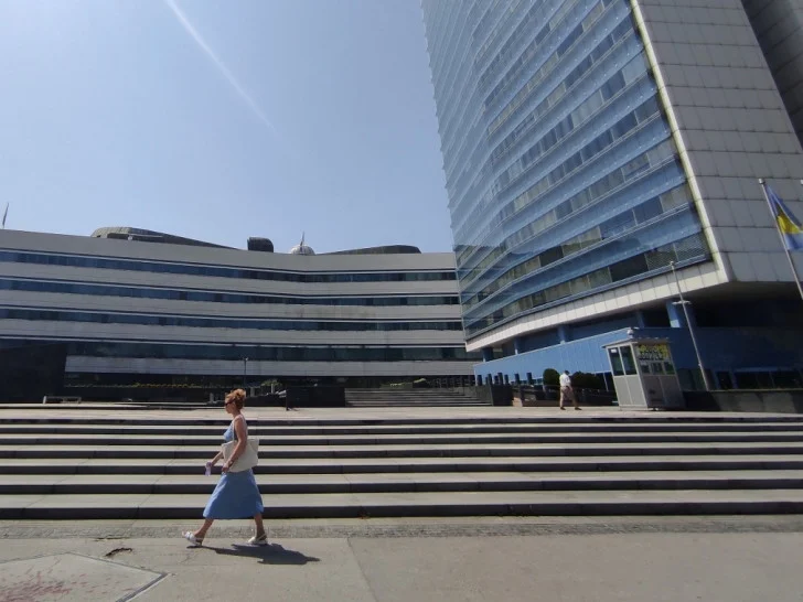 Ugovori o djelu godinama izvlače milione iz budžeta institucija BiH