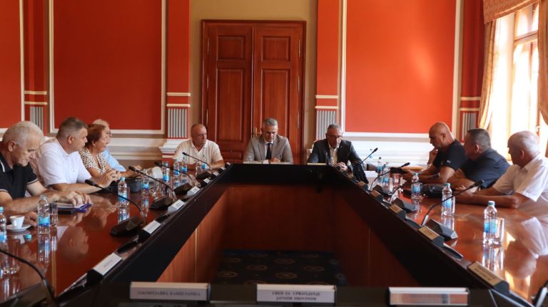 Gradonačelnik Milić razgovarao sa ministrom Ostojićem i predstavnicima boračkih udruženja