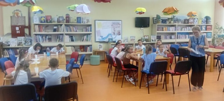 Ljetna škola čitanja u Brčkom okupila oko 50 mališana koji kroz igru razvijaju čitalačke vještine
