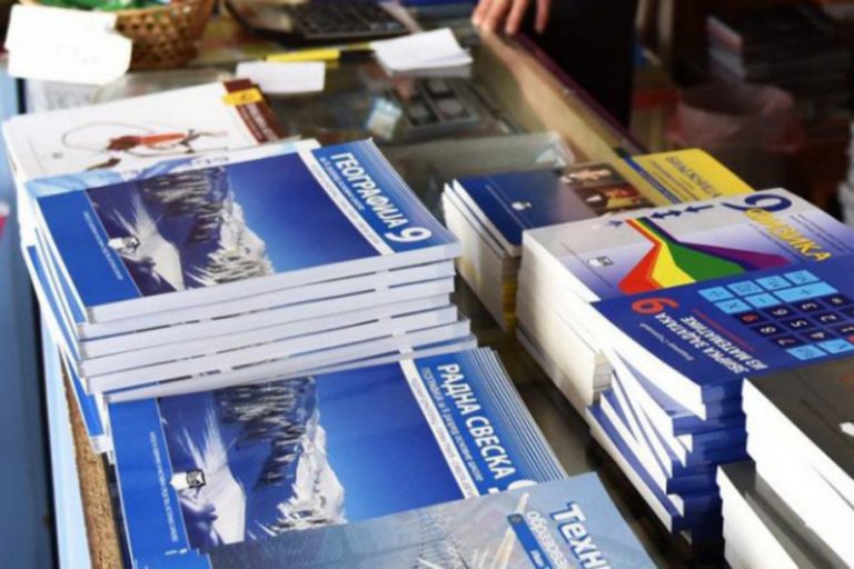 Obezbijeđeni besplatni udžbenici za sve osnovce u Srpskoj