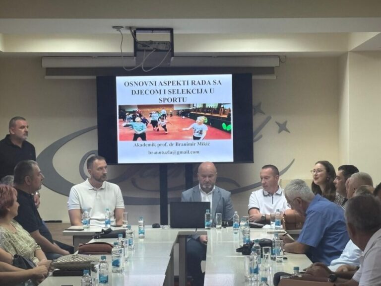 Brčko: Održano edukativno predavanje o radu sa djecom i selekciji u sportu