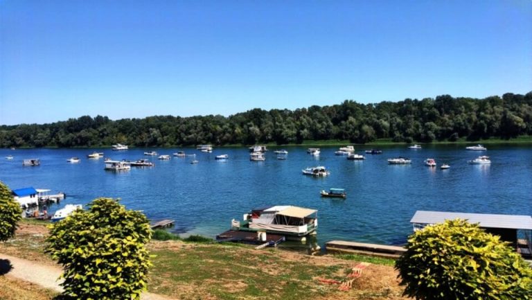 Deveta “Gradska regata – Karneval na vodi” 2026 okupila Brčake i nautičare iz regiona