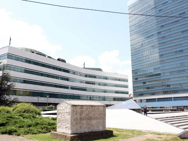 Institucije BiH za tri mjeseca spiskale 324 miliona KM, najviše otišlo na plate