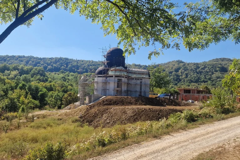 Brčko: Otac na ognjištu predaka u Stjepkovici gradi manastir u spomen na preminulog sina