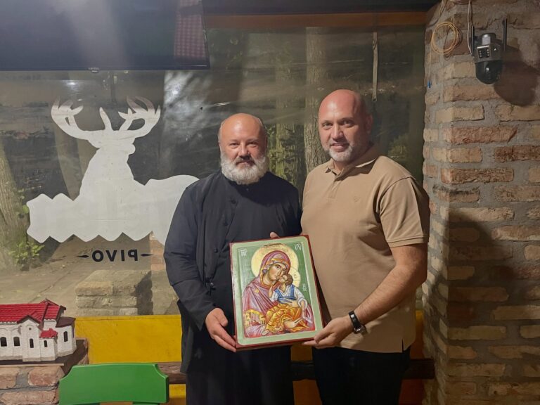 Poklon koji se čuva u srcu: Zahvalnost svešteniku Savi i crkvenom odboru