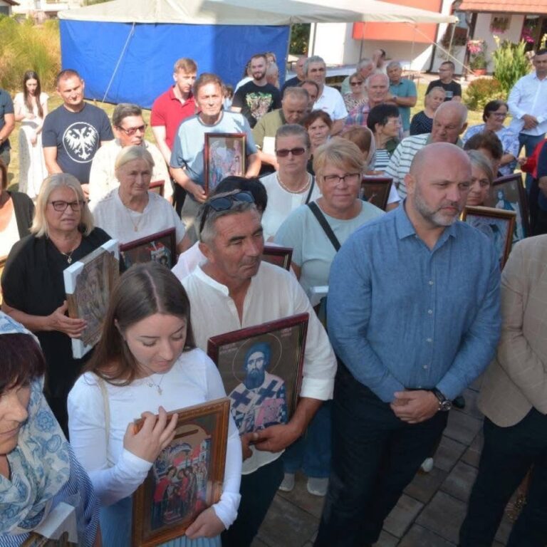 Sabor srpskih svetitelja sabrao vjerni narod u Potočarima: Mladen Vasić kum slave za narednu godinu