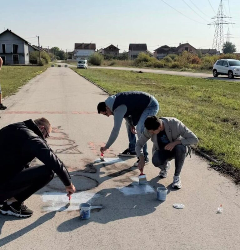 Bulčević sa članovima NiP-a uklonio uvredljive grafite u Grčici