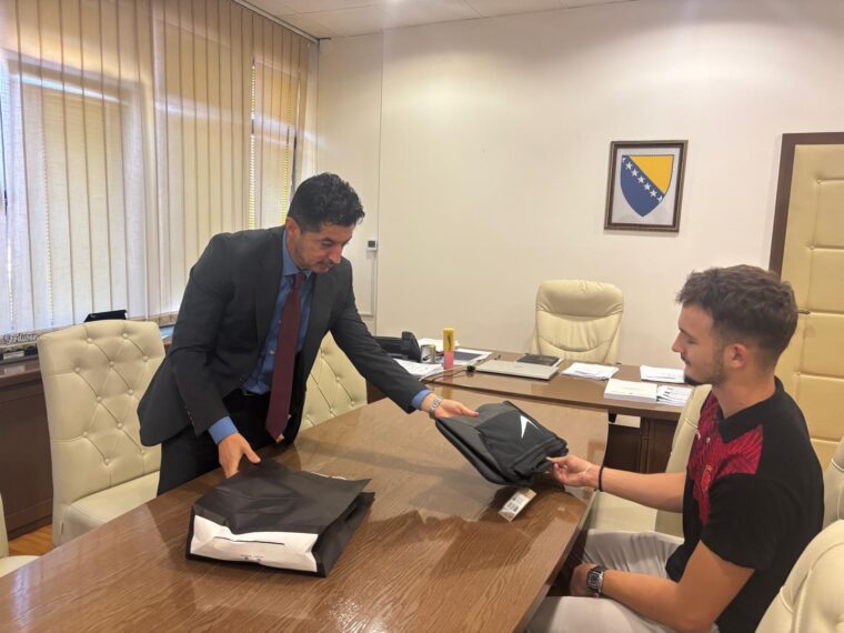 Predsjednik Skupštine Bulčević primio mladog atletičara Benjamina Topčagića