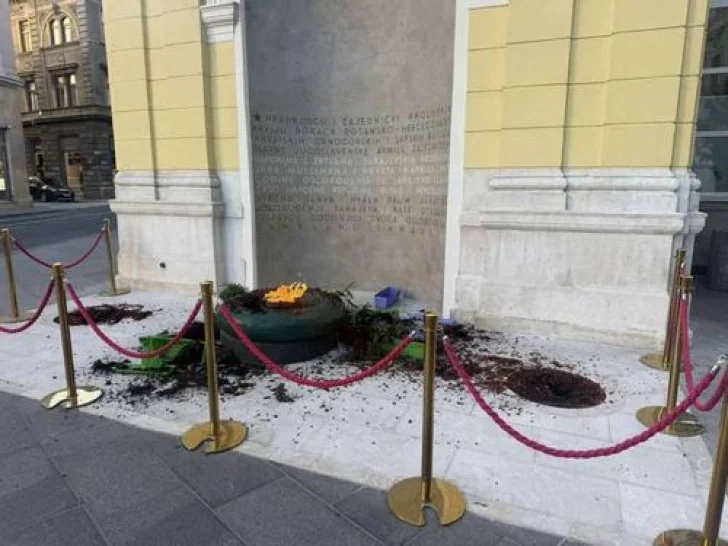 Devastiran spomenik Vječne vatre u Sarajevu
