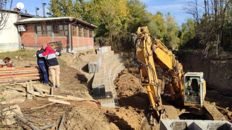 Brčko: U toku hitna sanacija klizišta u Broduši, ugroženi put i obližnji objekti